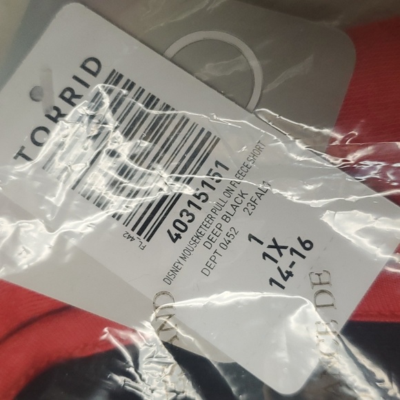 ❤️NWT VINTAGE TORRID SHORTS - DISNEY MOUSEKETEER - PULL ON FLEECE - PLUS SIZE - Picture 13 of 15